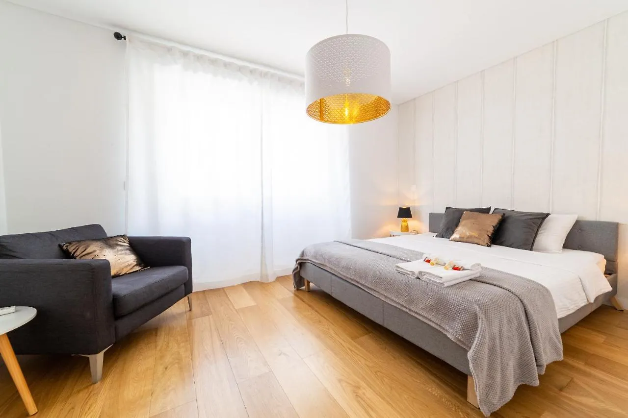 Industrial Lisbon Apartment (Adults Only) 3*,