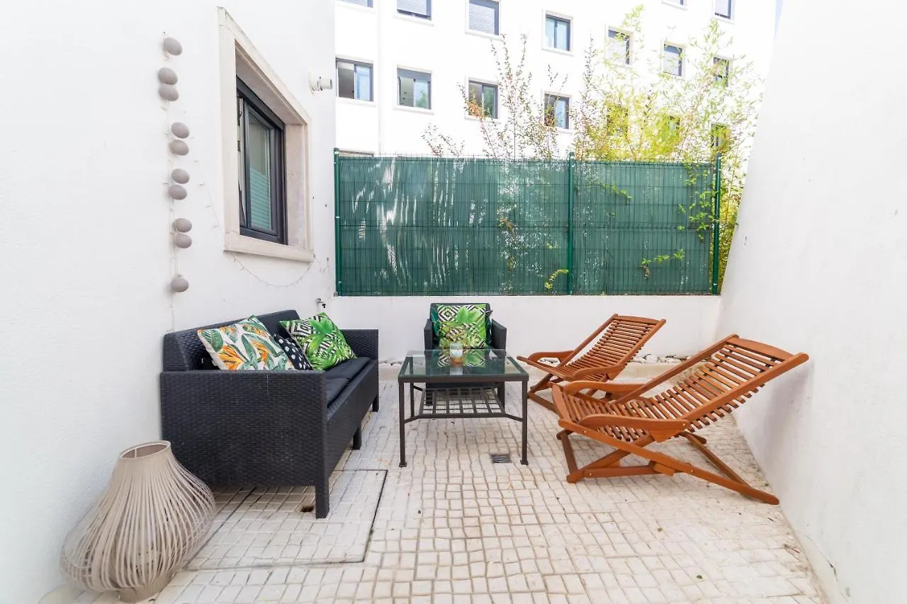 Industrial Lisbon Apartment (Adults Only) 3*,